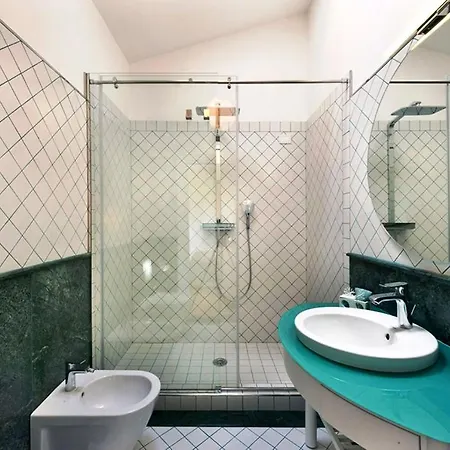 Sleeps 10 With Pool Air Con And Wifi * נראנו
