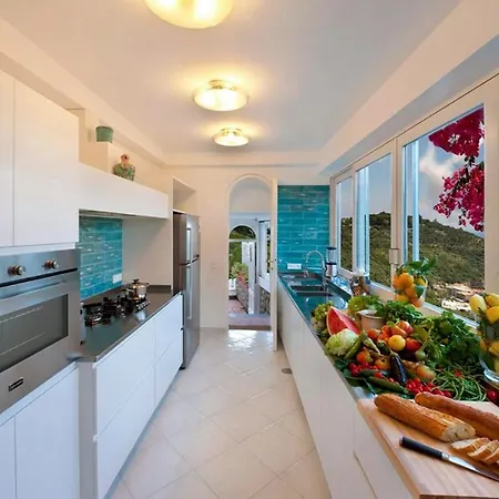 Sleeps 10 With Pool Air Con And Wifi * נראנו