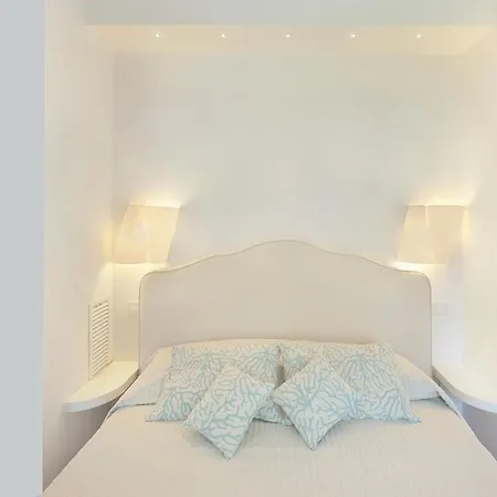 וילה Sleeps 10 With Pool Air Con And Wifi נראנו