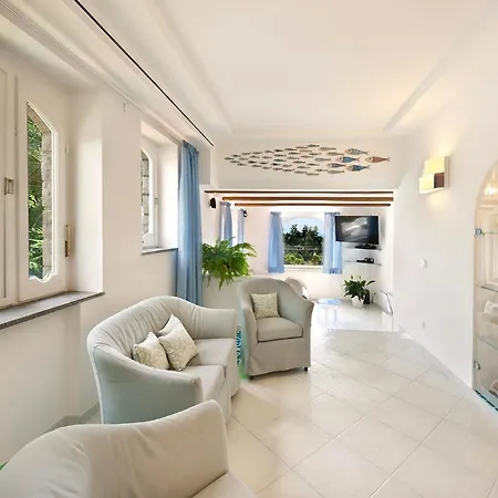 Sleeps 10 With Pool Air Con And Wifi וילה נראנו