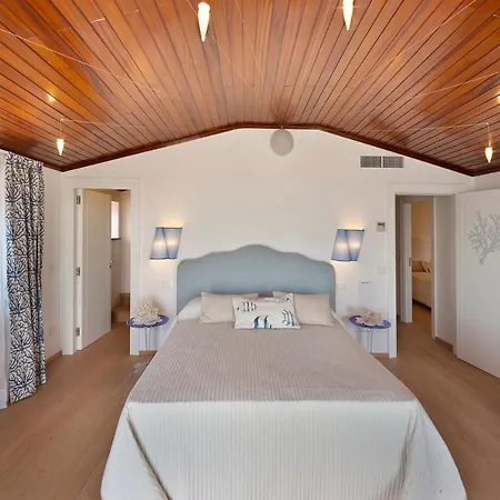וילה Sleeps 10 With Pool Air Con And Wifi